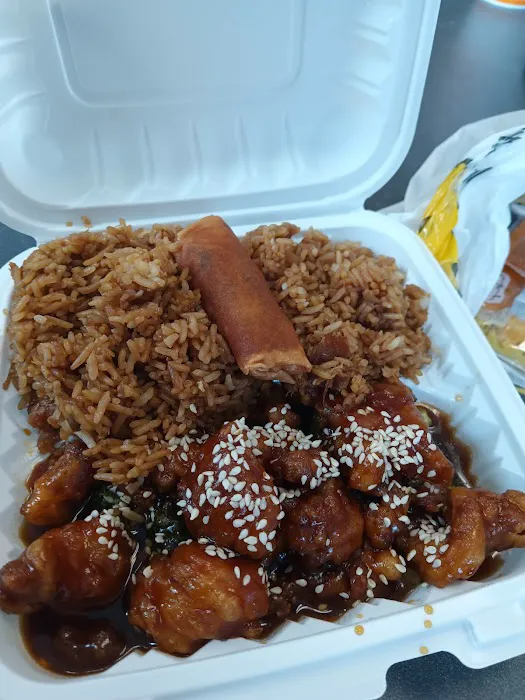 Wok N Roll Restaurant 8