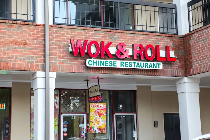 Wok N Roll Restaurant 4