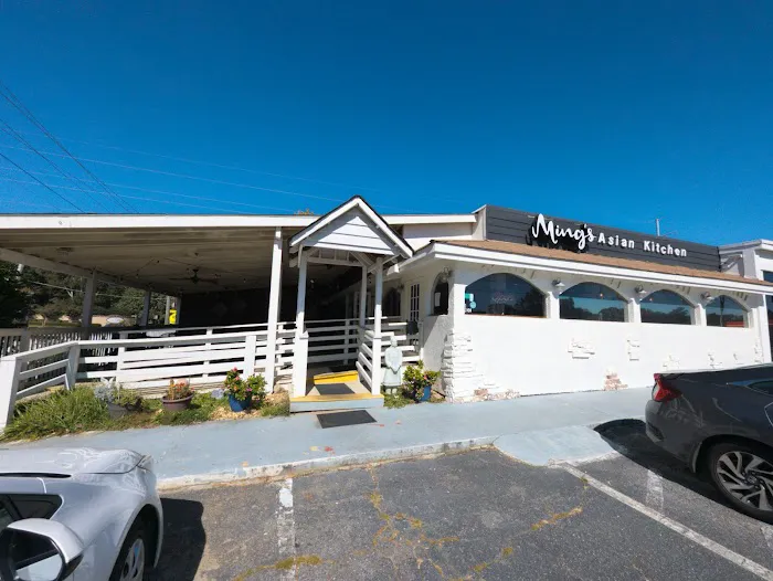 Ming's Asian Kitchen (Woodlawn & Lower Roswell) 4