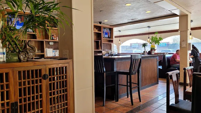 Ming's Asian Kitchen (Woodlawn & Lower Roswell) 3
