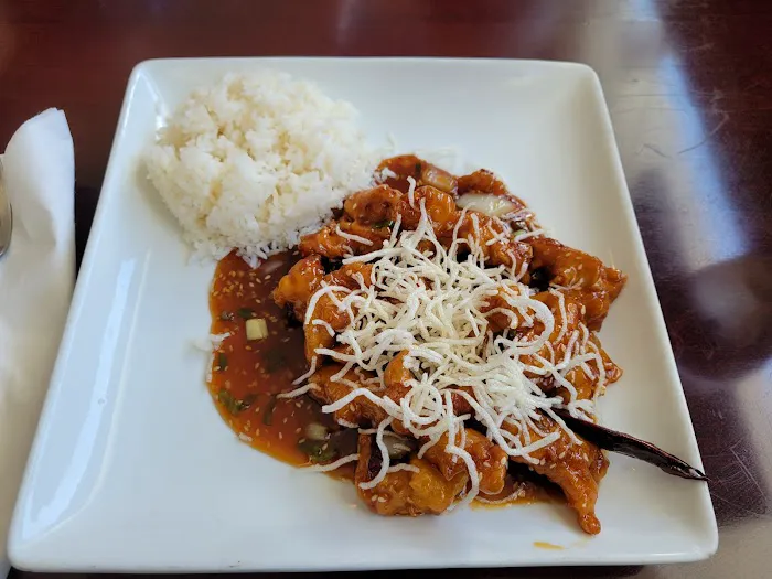 Ming's Asian Kitchen (Woodlawn & Lower Roswell) 7