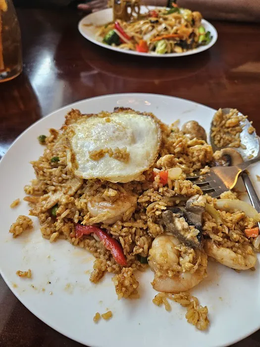 Ming's Asian Kitchen (Woodlawn & Lower Roswell) 5