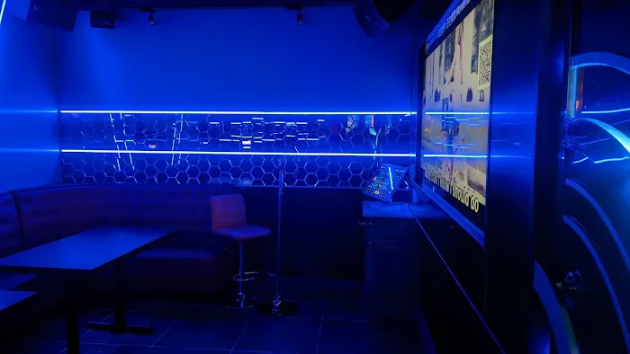 Volcano Sushi, Grill, Bar& karaoke (Town Center) 4