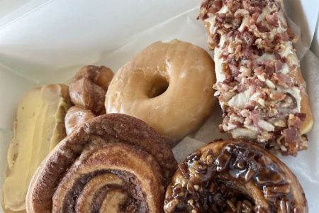 8 Sisters Bakery & Cafe