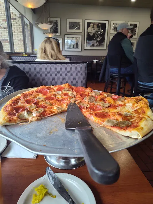 Gino's Pizzeria & Restaurant 5