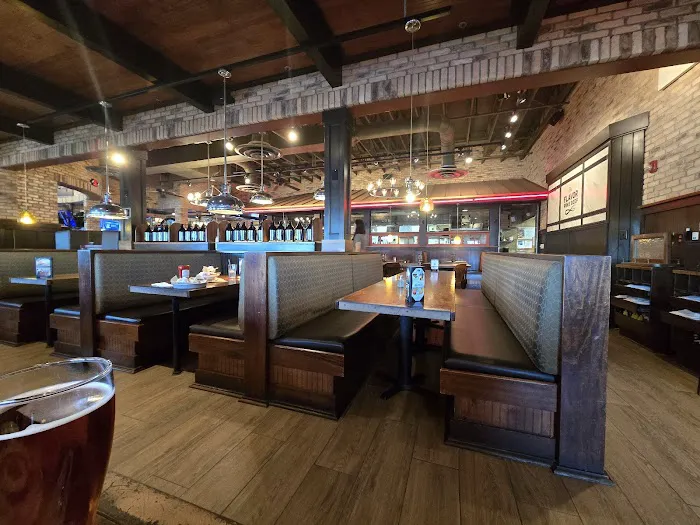 UNO Pizzeria & Grill 7