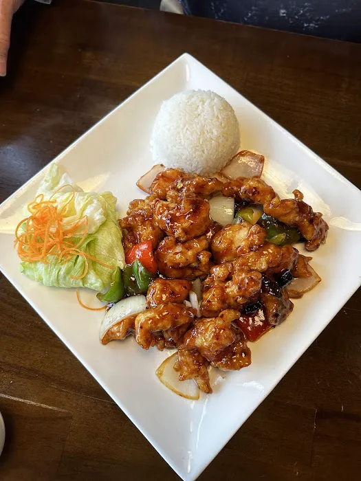 Akina Sushi & Asian Food Bistro 8
