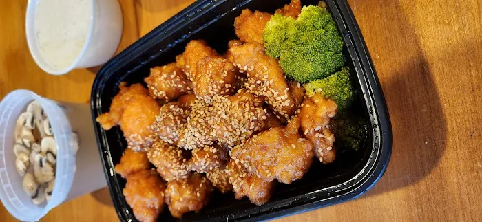 Yue Se Chinese and Hong Kong Restaurant 9