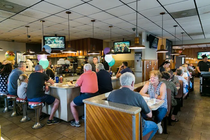 Saint's Restaurant & Catering 9