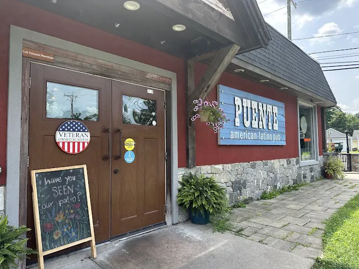 Puente American-Latino Pub 4