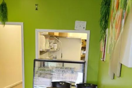 Larry's Place Restaurant & Lounge
