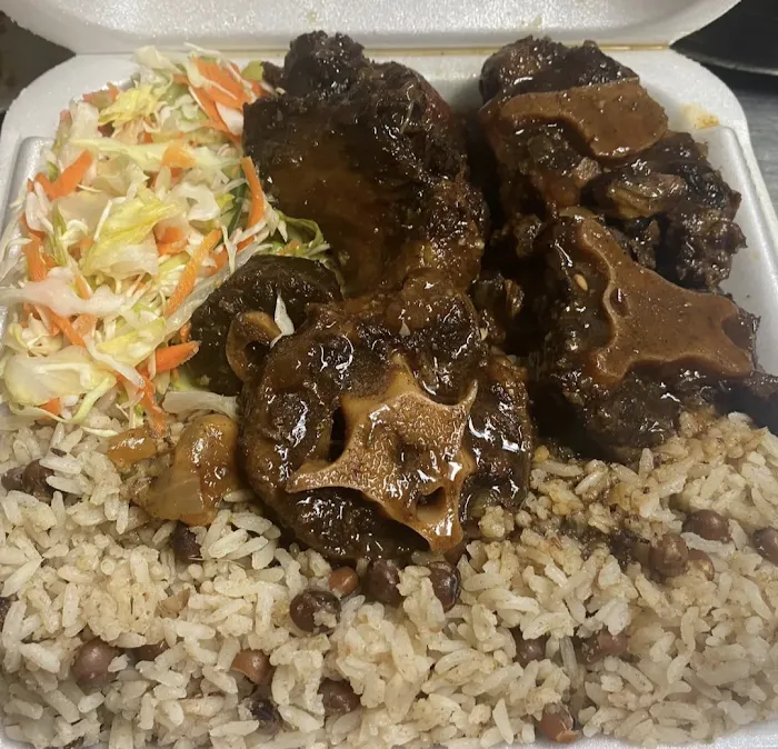 Larry's Place Restaurant & Lounge 10