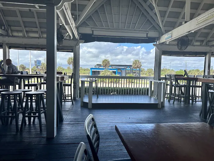 Riptides Raw Bar and Grill 4