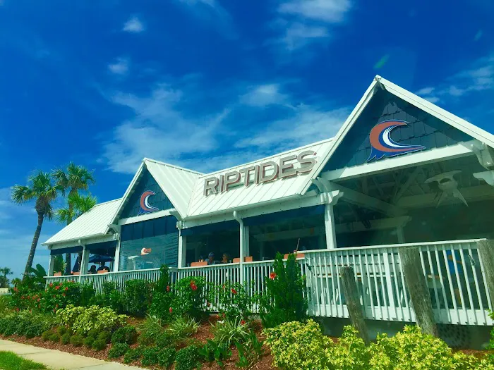 Riptides Raw Bar and Grill 10