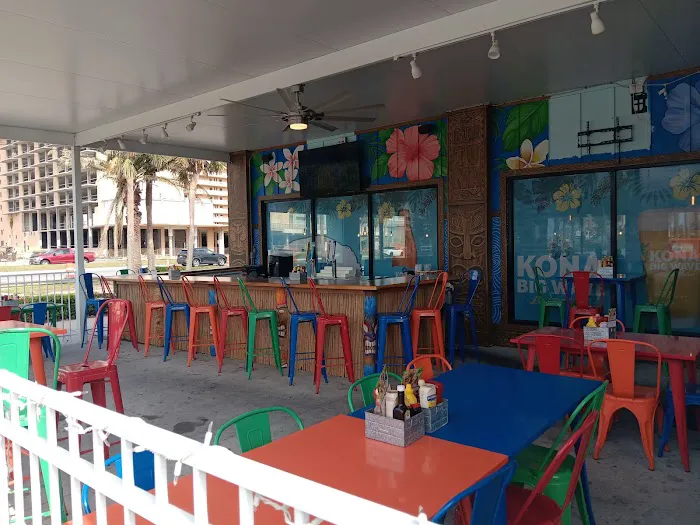 Big Tunas Beach Bar & Grill 8