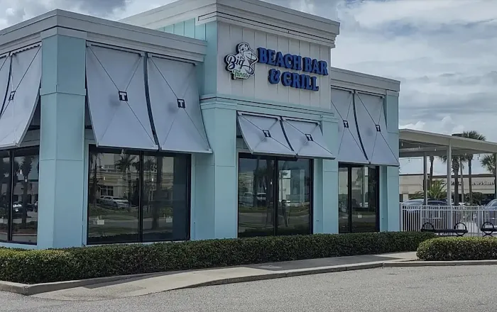 Big Tunas Beach Bar & Grill 6