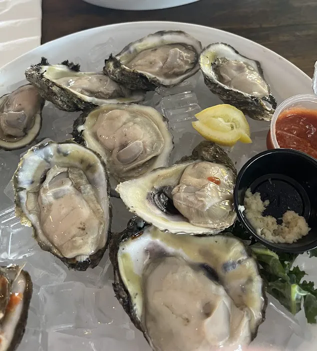Fishlips Waterfront Bar & Grill 2