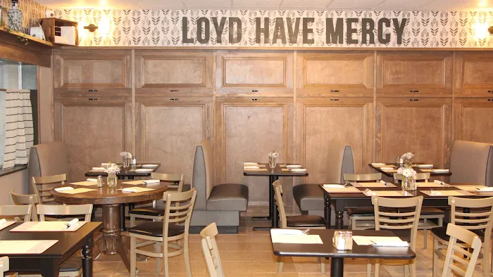Loyd Have Mercy Restaurant 8