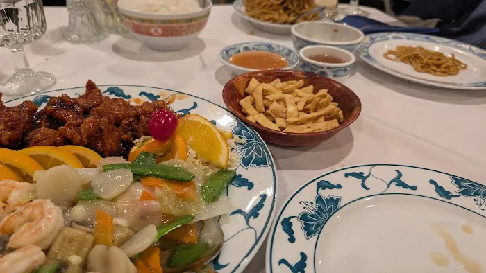 Red Pepper Chinese and Vietnamese Cuisine 8