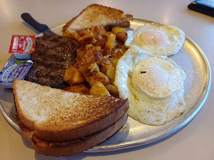 Smokin' Little Diner 6