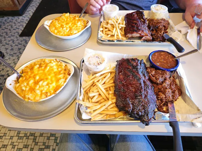 Smokin' Little Diner 4