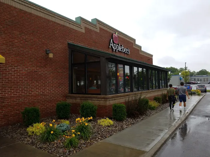 Applebee's Grill + Bar 7