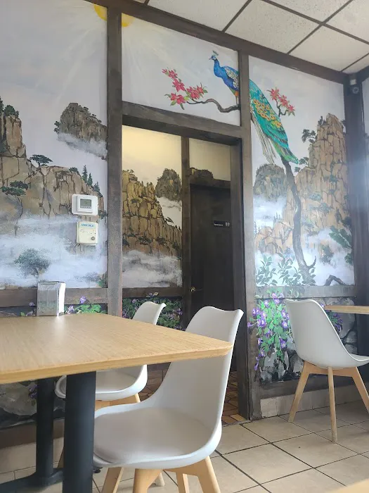 Happy House Chinese Restaurant 4