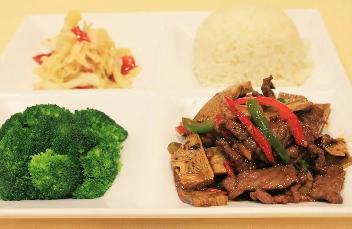 Xin Jiang Restaurant/Halal西域食府.清真 1