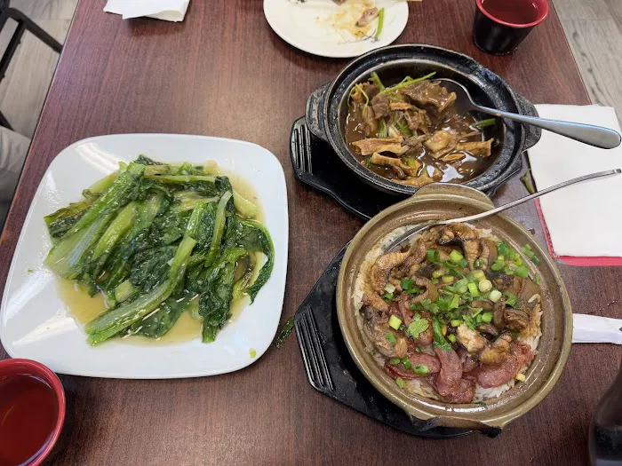 Clay Pot Cafe (旺角煲仔饭) 5