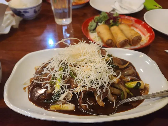 LucKi Thai Restaurant 1