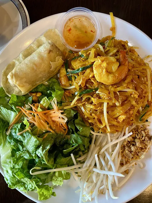 LucKi Thai Restaurant 6