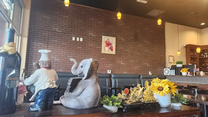 LucKi Thai Restaurant 7