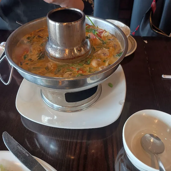 LucKi Thai Restaurant 8
