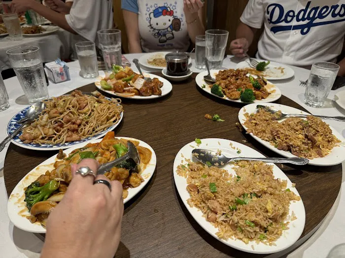 Yang Chow Restaurant 10