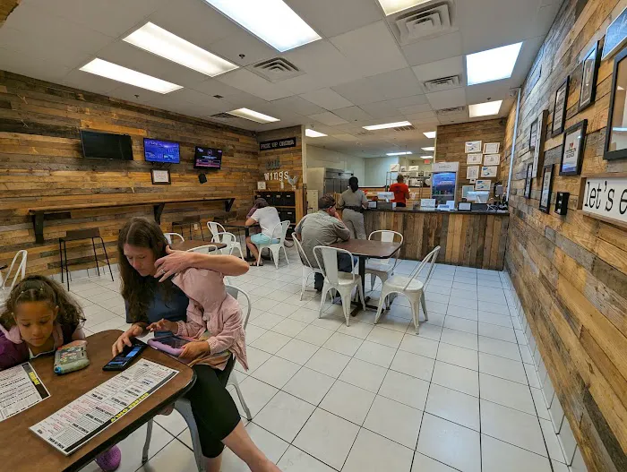 What's Cluckin Wings & Fries (Bay Minette) 3