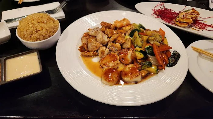 Maguro Sushi & Steak House 8