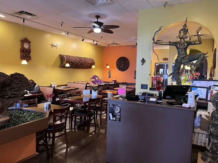 Em-On's Thai Cafe 10