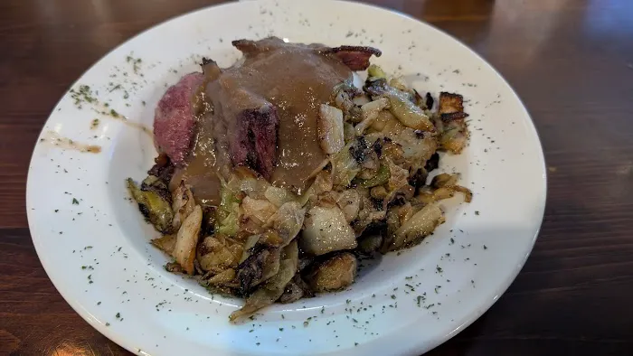 Lucky - Irish Pub & Grill 7