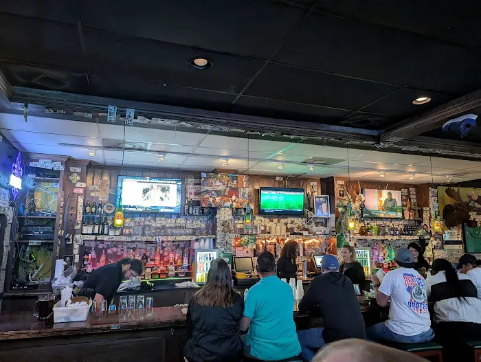 Lucky - Irish Pub & Grill 9