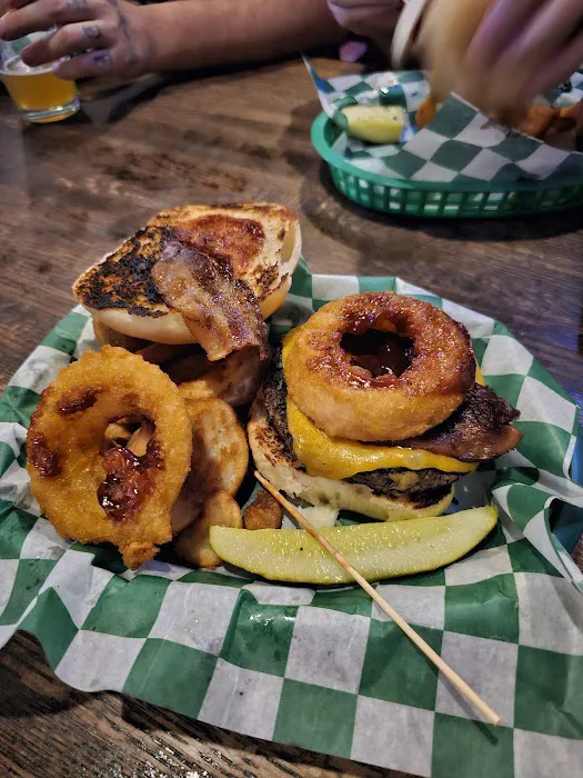 Lucky - Irish Pub & Grill 1