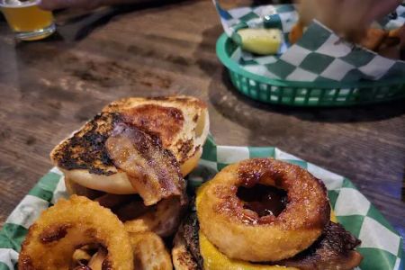 Lucky - Irish Pub & Grill