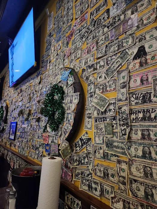 Lucky - Irish Pub & Grill 3
