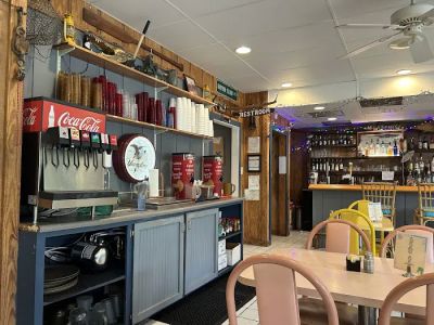 Baudean's Seafood Restaurant & Bar 0