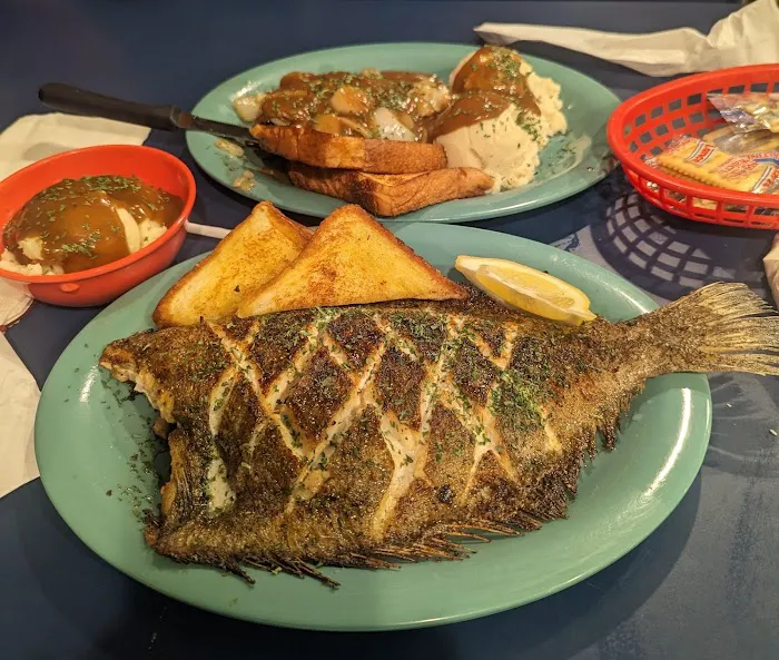 Baudean's Seafood Restaurant & Bar 8