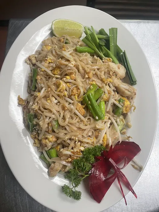 Thai & Sushi Asian Cuisine 3