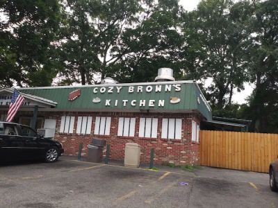 Cozy Brown's Kitchen 0