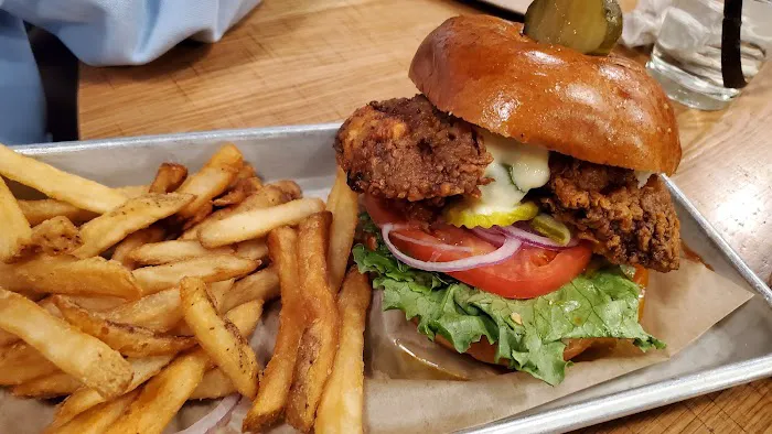 B-Lux Grill & Bar 4