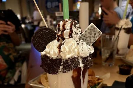 B-Lux Grill & Bar