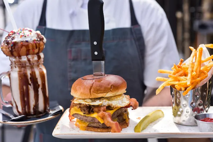 B-Lux Grill & Bar 7