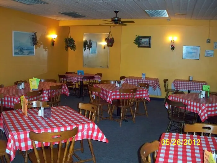 Roberto's pizza and restaurant 8